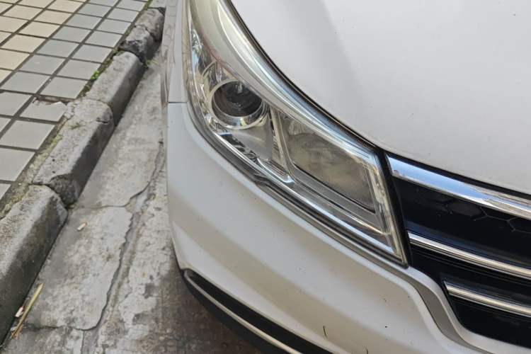Used Baojun 730 2019 1.5L Manual Fashion Model 7-seater National V Right Front Headlight