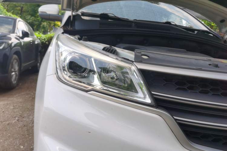 Used Baojun 730 2019 1.5L Manual Fashion Model 7-seater China VI Right Front Headlight