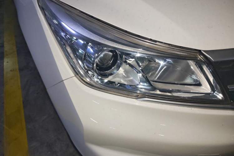 Used Baojun 730 2019 1.5T Manual Fashion Model 7-seater National V Right Front Headlight