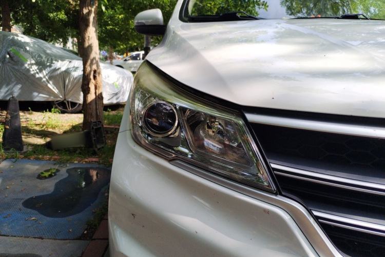 Used Baojun 730 2019 1.5T Manual Fashion Model 7-seater National V Right Front Headlight