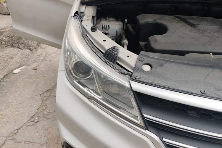 Used Baojun 730 2019 1.5L Manual Fashion Model 7-seater National V Right Front Headlight