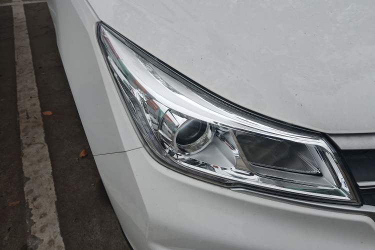 Used Baojun 730 2019 1.5L Manual Fashion Model 7-seater China VI Right Front Headlight