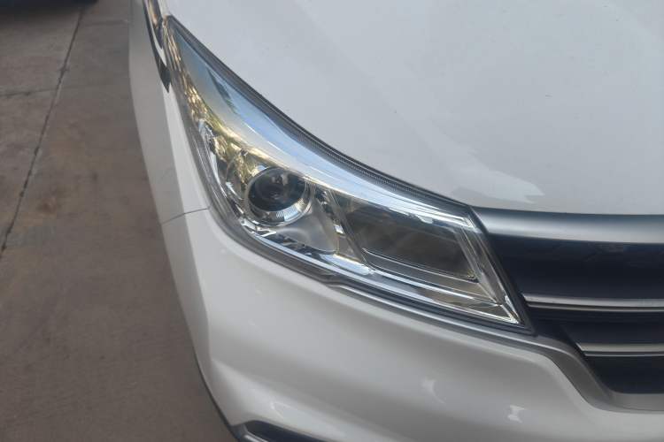 Used Baojun 730 2019 1.5T Manual Fashion Model 7-seater China VI Right Front Headlight