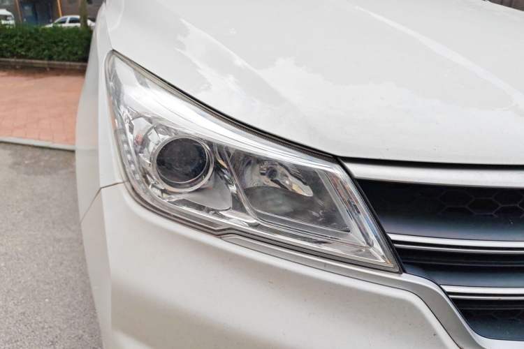 Used Baojun 730 2019 1.5L Manual Fashion Model 7-seater China VI Right Front Headlight