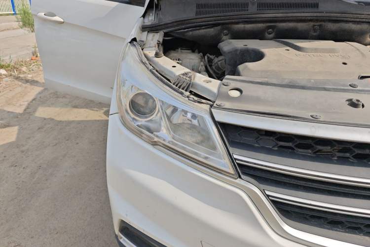 Used Baojun 730 2019 1.5L Manual Fashion Model 7-seater China VI Right Front Headlight