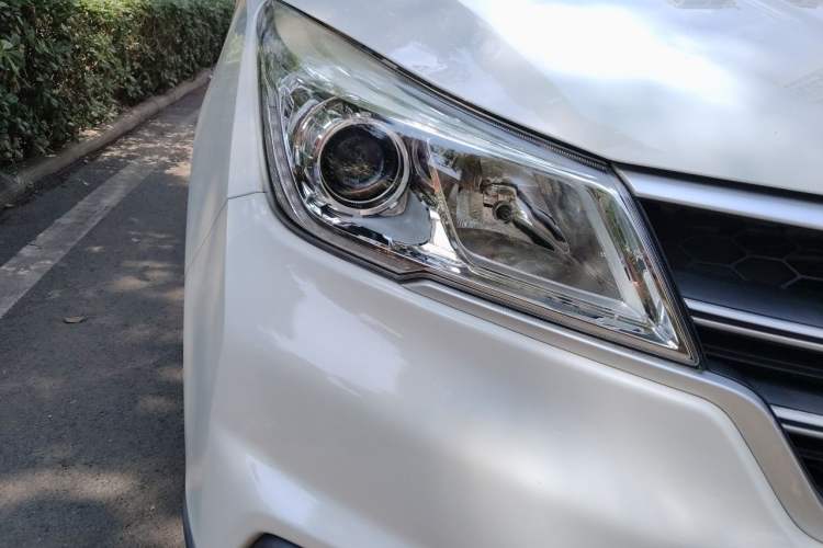 Used Baojun 730 2019 1.5L Manual Fashion Model 7-seater National V Right Front Headlight