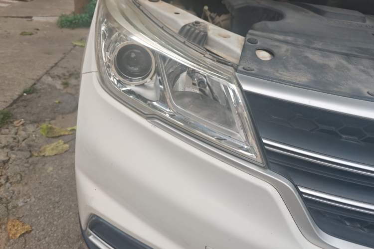 Used Baojun 730 2019 1.5L Manual Fashion Model 7-seater China VI Right Front Headlight