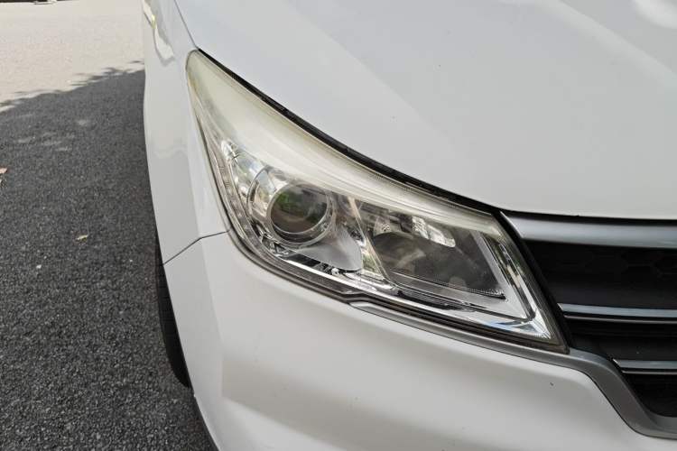 Used Baojun 730 2019 1.5T Manual Fashion Model 7-seater National V Right Front Headlight