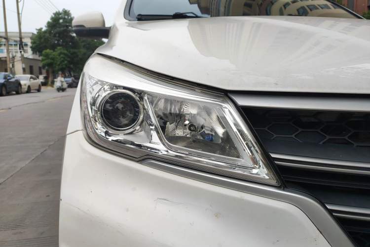 Used Baojun 730 2019 1.5L Manual Fashion Model 7-seater National V Right Front Headlight
