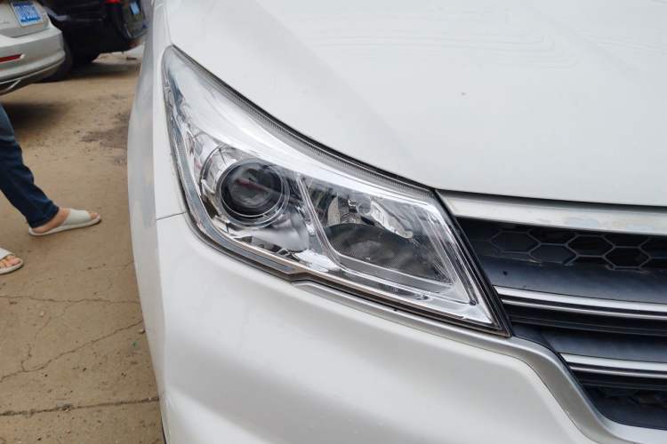 Used Baojun 730 2019 1.5L Manual Fashion Model 7-seater National V Right Front Headlight