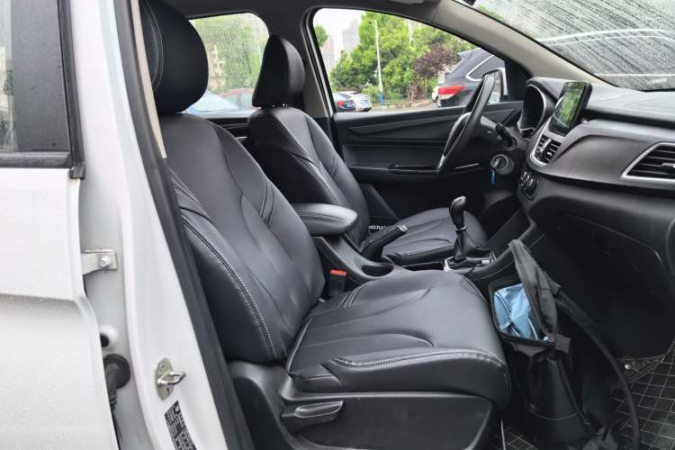 Used Baojun 730 2019 1.5T Manual Fashion Model 7-seater China VI Right Front Seat
