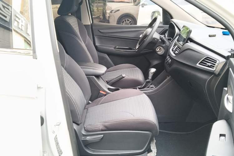 Used Baojun 730 2019 1.5T CVT Fashion Model 7 Seats China VI Emission Standard Right Front Seat