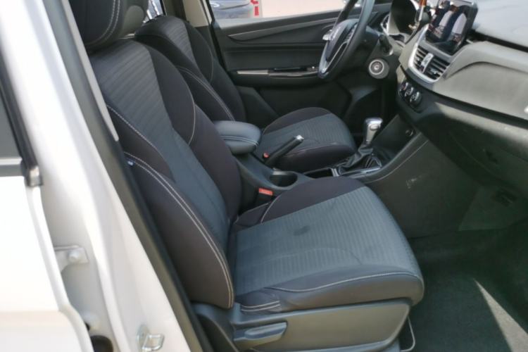 Used Baojun 730 2019 1.5T CVT Fashion Model 7 Seats China V Emission Standard Right Front Seat