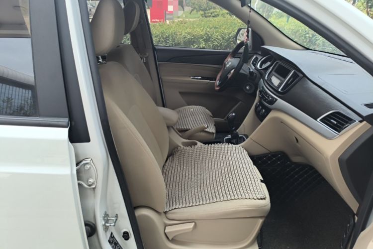 Used Baojun 730 2019 1.5L Manual Value Edition 7 Seats China VI Emission Standard Right Front Seat