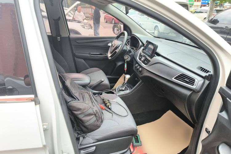Used Baojun 730 2019 1.5T CVT Fashion Model 7 Seats China V Emission Standard Right Front Seat