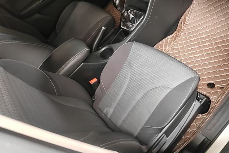 Used Baojun 730 2019 1.5L Manual Fashion Model 7-seater National V Right Front Seat