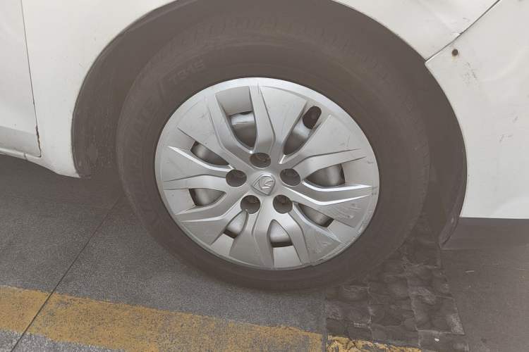 Used Baojun 730 2019 1.5L Manual Value Edition 7 Seats China VI Emission Standard Right Front Wheel Hub