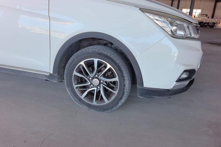 Used Baojun 730 2019 1.5L Manual Fashion Model 7-seater China VI Right Front Wheel Hub