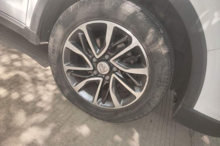 Used Baojun 730 2019 1.5L Manual Fashion Model 7-seater China VI Right Front Wheel Hub