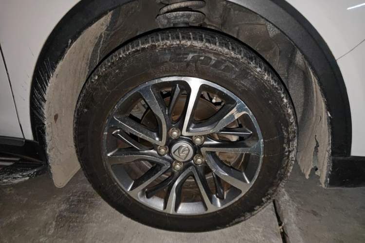 Used Baojun 730 2019 1.5L Manual Fashion Model 7-seater China VI Right Front Wheel Hub