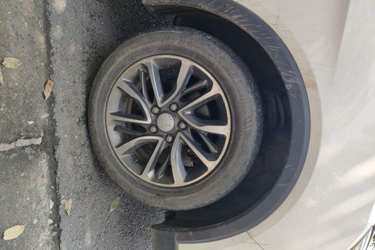 Used Baojun 730 2019 1.5T Manual Fashion Model 7-seater China VI Right Front Wheel Hub