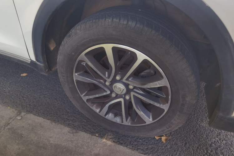 Used Baojun 730 2019 1.5T Manual Fashion Model 7-seater China VI Right Front Wheel Hub