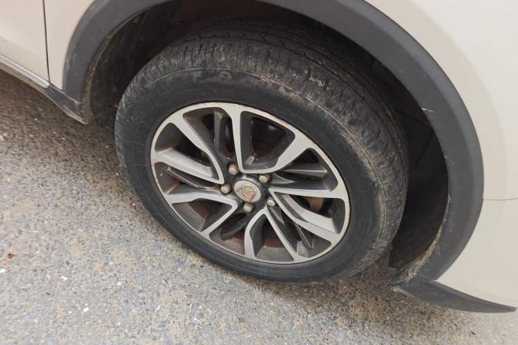 Used Baojun 730 2019 1.5T Manual Fashion Model 7-seater China VI Right Front Wheel Hub