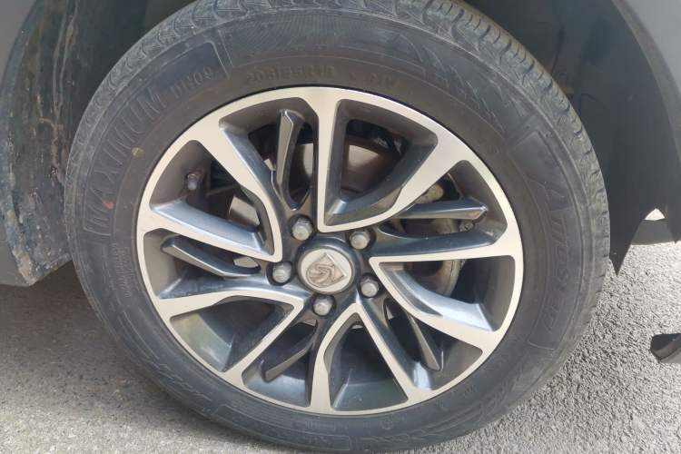Used Baojun 730 2019 1.5L Manual Fashion Model 7-seater China VI Right Front Wheel Hub