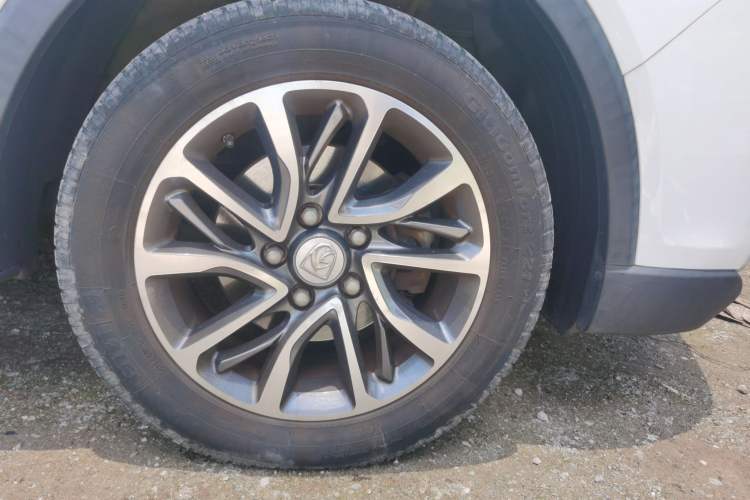 Used Baojun 730 2019 1.5L Manual Fashion Model 7-seater China VI Right Front Wheel Hub