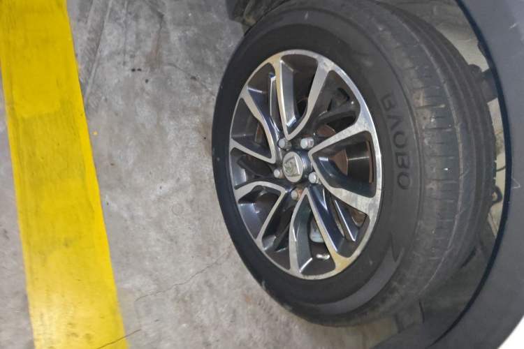 Used Baojun 730 2019 1.5T Manual Fashion Model 7-seater National V Right Front Wheel Hub