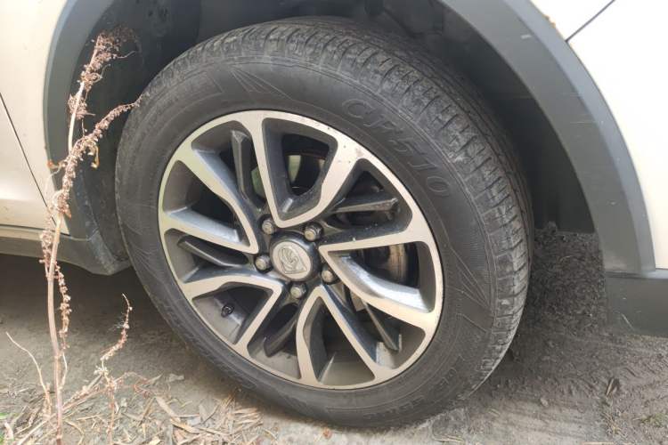 Used Baojun 730 2019 1.5L Manual Fashion Model 7-seater China VI Right Front Wheel Hub