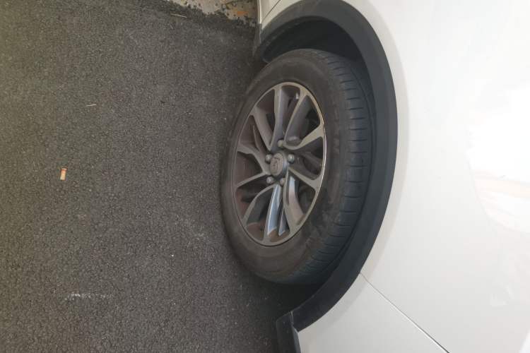 Used Baojun 730 2019 1.5L Manual Fashion Model 7-seater China VI Right Front Wheel Hub