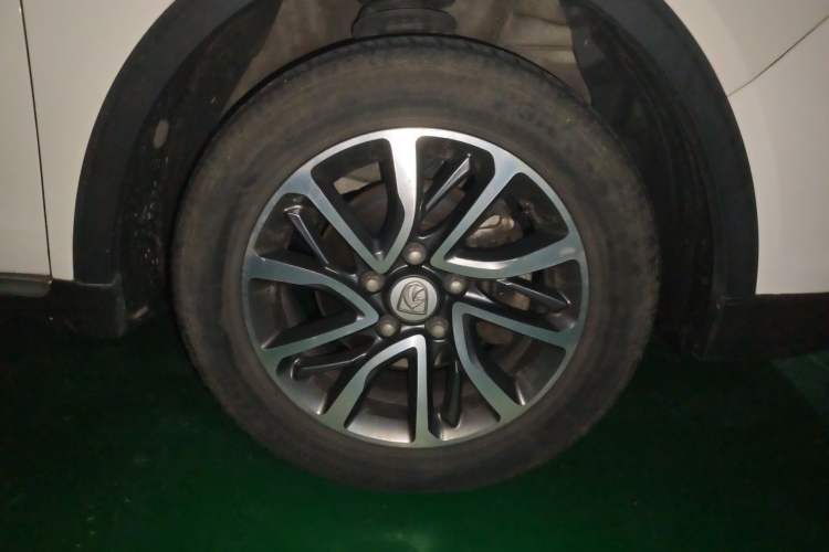 Used Baojun 730 2019 1.5L Manual Fashion Model 7-seater China VI Right Front Wheel Hub