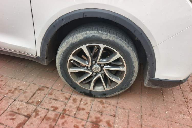 Used Baojun 730 2019 1.5L Manual Fashion Model 7-seater China VI Right Front Wheel Hub