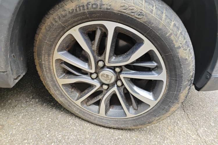 Used Baojun 730 2019 1.5L Manual Fashion Model 7-seater National V Right Front Wheel Hub