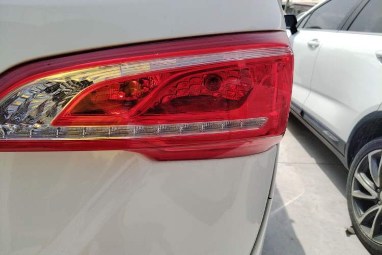 Used Baojun 730 2019 1.5T Manual Fashion Model 7-seater National V Right Rear Taillight