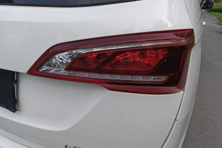 Used Baojun 730 2019 1.5L Manual Fashion Model 7-seater China VI Right Rear Taillight