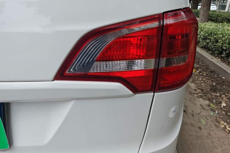 Used Baojun 730 2019 1.5L Manual Value Edition 7 Seats China VI Emission Standard Right Rear Taillight