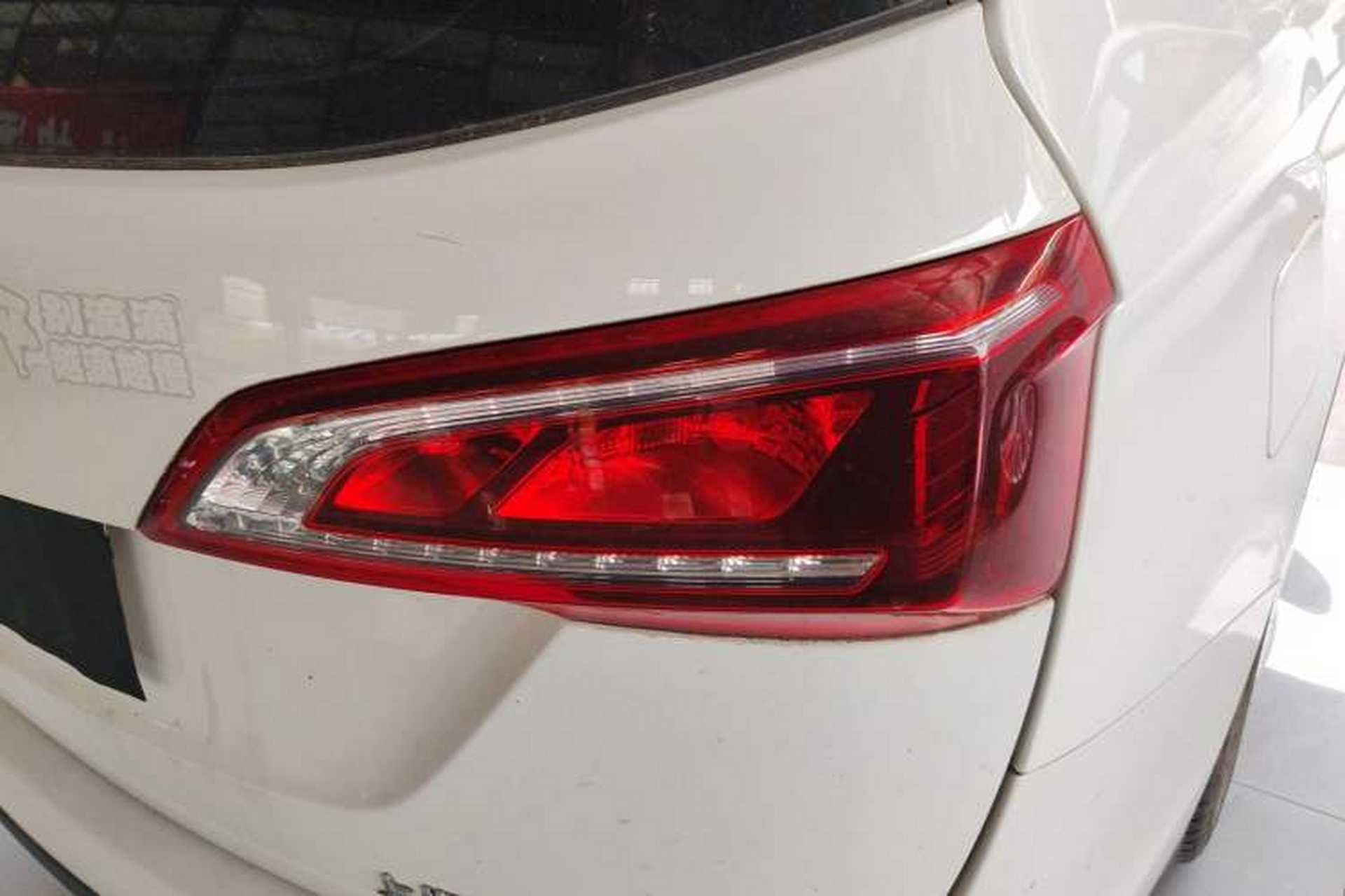 Used Baojun 730 2019 1.5T Manual Fashion Model 7-seater National V Right Rear Taillight