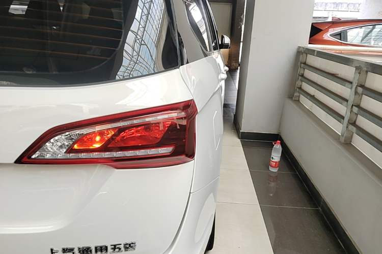 Used Baojun 730 2019 1.5L Manual Fashion Model 7-seater National V Right Rear Taillight