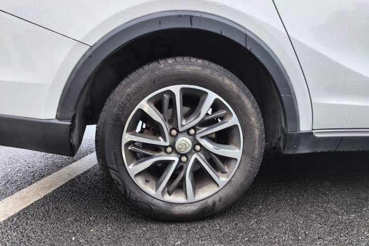 Used Baojun 730 2019 1.5T Manual Fashion Model 7-seater China VI Right Rear Wheel Hub