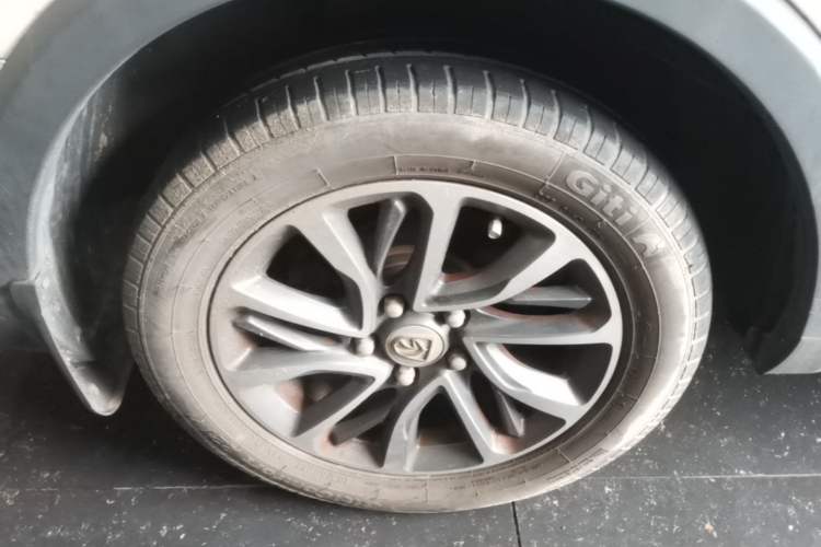 Used Baojun 730 2019 1.5L Manual Fashion Model 7-seater China VI Right Rear Wheel Hub