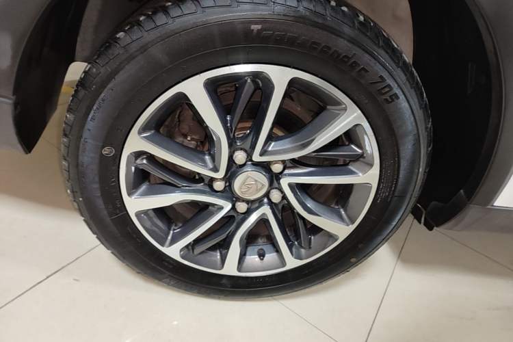 Used Baojun 730 2019 1.5T Manual Fashion Model 7-seater National V Right Rear Wheel Hub