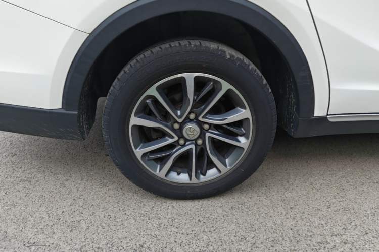 Used Baojun 730 2019 1.5L Manual Fashion Model 7-seater China VI Right Rear Wheel Hub