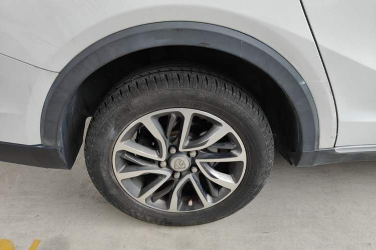 Used Baojun 730 2019 1.5L Manual Fashion Model 7-seater China VI Right Rear Wheel Hub