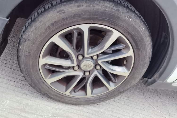 Used Baojun 730 2019 1.5L Manual Fashion Model 7-seater China VI Right Rear Wheel Hub