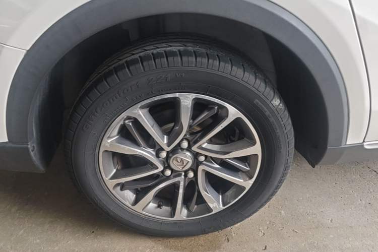 Used Baojun 730 2019 1.5T Manual Fashion Model 7 Seats China V Right Rear Wheel Hub