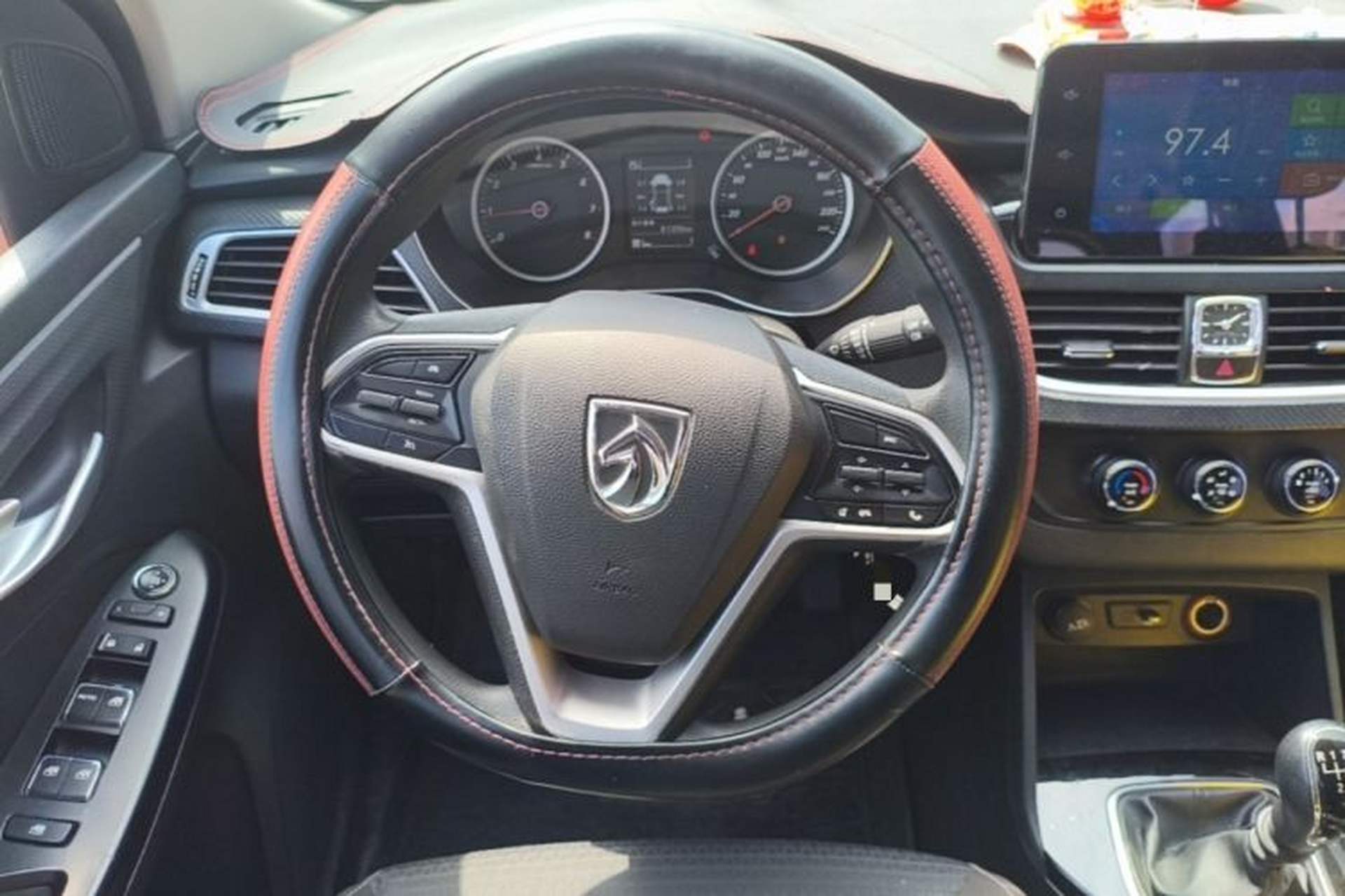 Used Baojun 730 2019 1.5L Manual Fashion Model 7-seater National V Steering Wheel