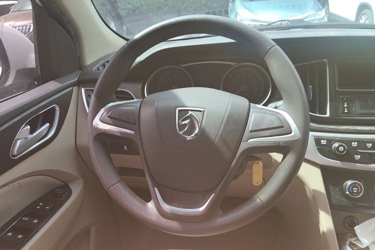 Used Baojun 730 2019 1.5L Manual Value Edition 7 Seats China VI Emission Standard Steering Wheel