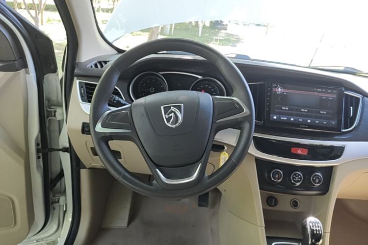 Used Baojun 730 2019 1.5L Manual Value Edition 7 Seats China VI Emission Standard Steering Wheel